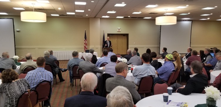 Senator Moran addresses attendees at the 2018 Kansas Commodity Classic.